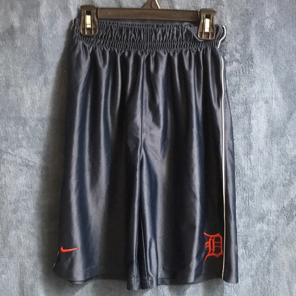 Boys Nike Detroit Tigers shorts